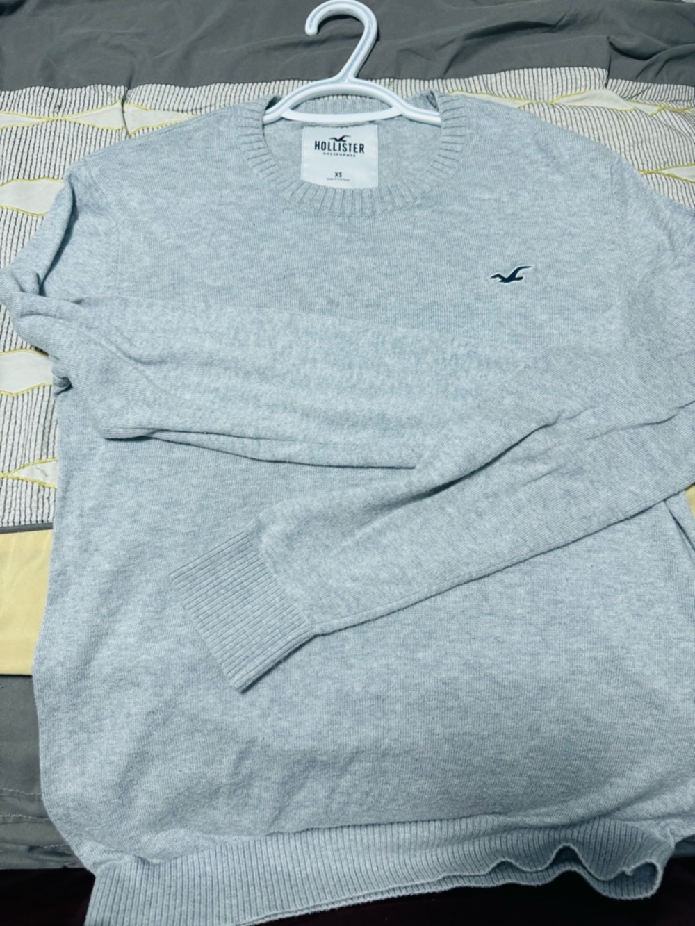 Hollister women’s Light Gray Crewneck Sweater with Navy Logo